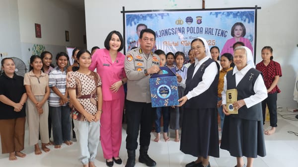 Jelang Natal, Polda Kalteng Berbagi Kasih Lewat Kunjungan ke Panti Asuhan