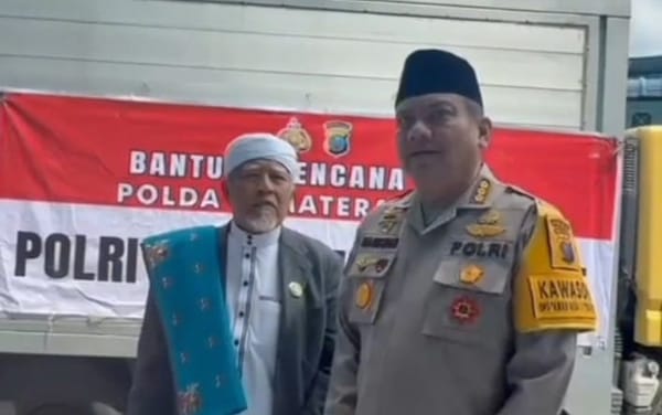Akses Tertutup Banjir, Irwasda Nanang Masbudhi Tetap Datang Bawa Bantuan ke Jabal Noor