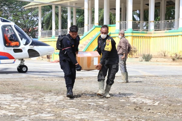 Akses Terbatas, Polri Terjunkan Helikopter AW169 Bawa 348 Kg Bantuan ke Aceh Tamiang