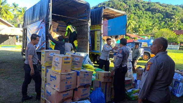 Puluhan Ribu Paket Bantuan Kemanusiaan dari Polri Dikirim ke Sumatera Barat