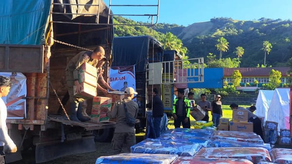 Polri Salurkan Puluhan Ribu Bantuan Logistik untuk Korban Bencana di Sumatera Barat