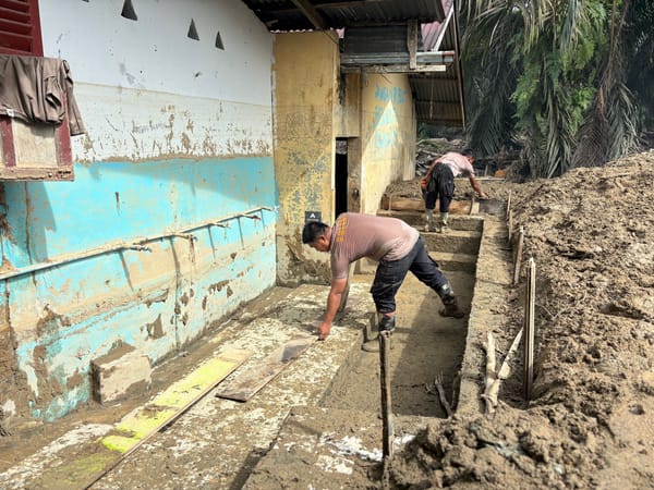 Brimob Polda Sumut Gencarkan Aksi Kemanusiaan: Pulihkan Desa Aek Ngadol dan Fasilitas Umum Pascabencana