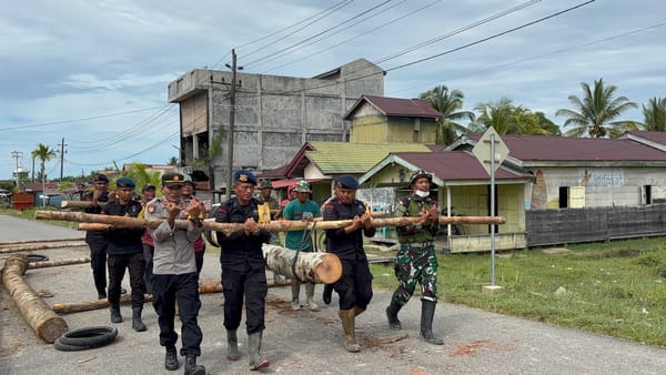 Gotong Royong TNI–Polri dan Warga, Jembatan Darurat Dibangun untuk Pulihkan Akses Masyarakat Aceh Singkil