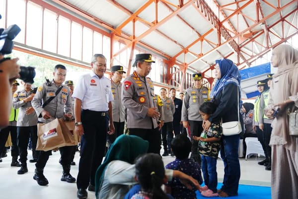 Jelang Nataru, Kapolri Lakukan Peninjauan Langsung Pengamanan di Stasiun Tawang Semarang