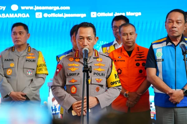 Kapolri Tinjau Pos Command Center, Pastikan Arus Mudik Aman dan Nyaman