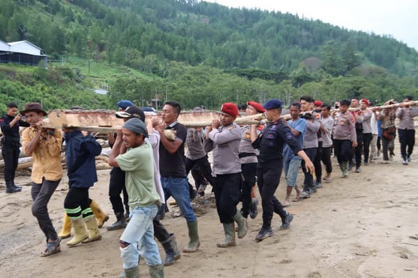 Pasca Banjir Bandang di Penomon Jaya, Polres Gayo Lues Bersama Warga Siapkan Jembatan Darurat
