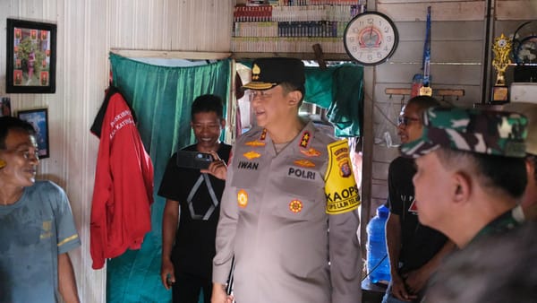 Wujudkan Kesejahteraan Masyarakat, Kapolda Kalteng Dampingi Gubernur Tinjau Lokasi Bedah Rumah di Katingan