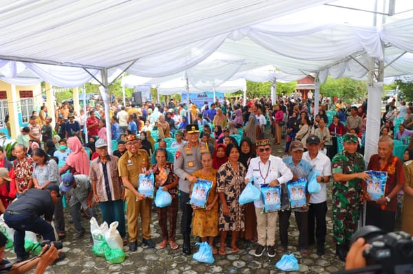 Kapolda dan Gubernur Kalteng Pembukaan Pasar Murah di Kasongan Lama