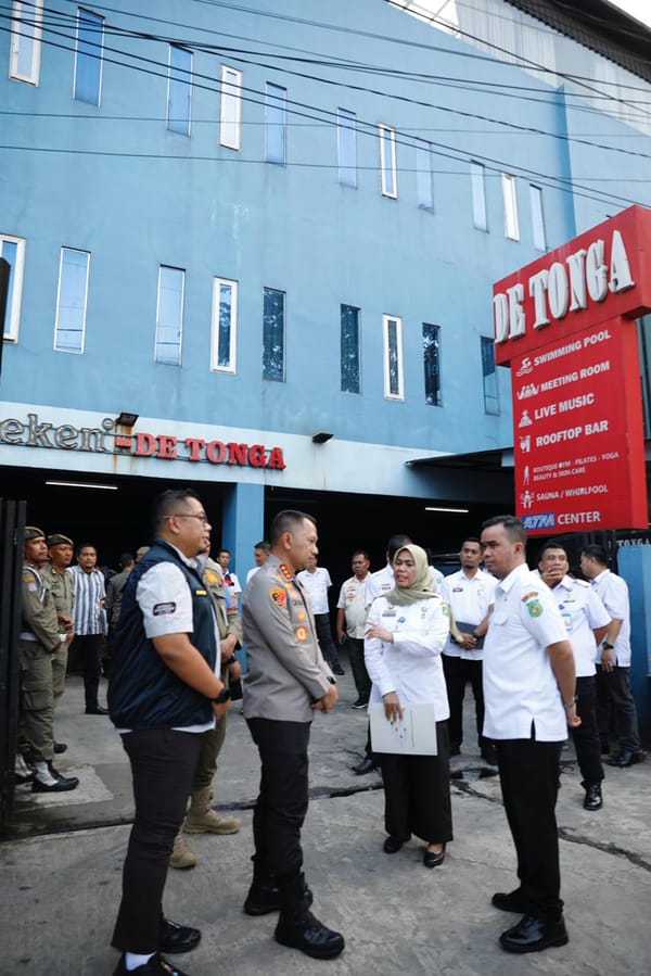 Beroperasi Tak Sesuai Izin, De Tonga Bar Medan Dipasangi Stiker Penutupan