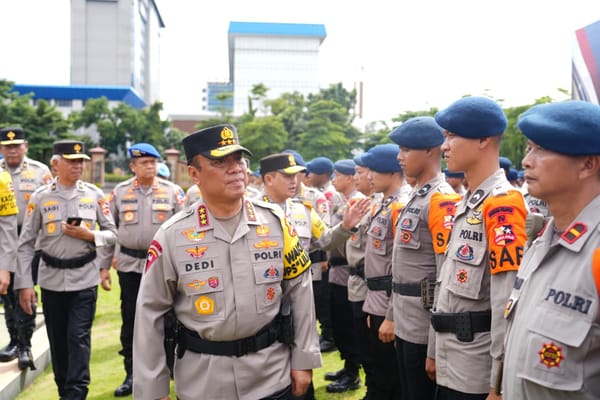 Perkuat Respons Kemanusiaan, Wakapolri Lepas 1.500 Personel Polri ke Lokasi Bencana Sumatera