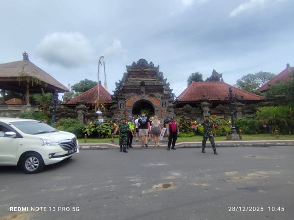TNI-Polri Bersinergi Amankan dan Lancarkan Lalu Lintas di Kawasan Wisata Puri Ubud