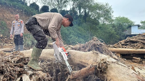 Peduli Pascabencana, Polres Bener Meriah Bersihkan Dayah Bustanul Ulum
