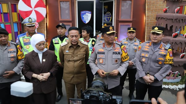 Tinjau Pos Nataru, Kapolda Jatim Minta Personel Maksimalkan Pelayanan Masyarakat