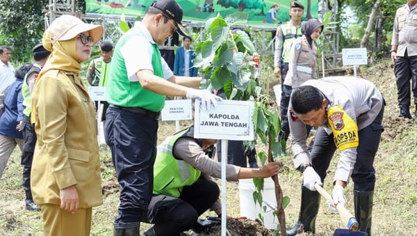 Polda Jateng Bersama Undip Tanam 11 Ribu Bibit Pohon Jaga Ekosistem Hutan