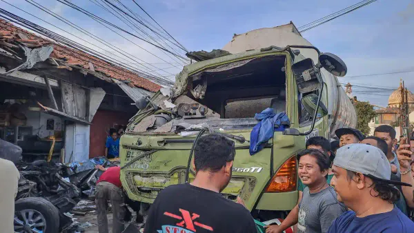 Daftar Korban Kecelakaan Maut di Cilacap, Truk Tabrak Terios dan Motor, 4 Orang Tewas Sekeluarga