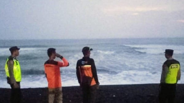 Dua Pelajar Terseret Ombak di Pantai Dewaruci Purworejo, Satu Masih Hilang