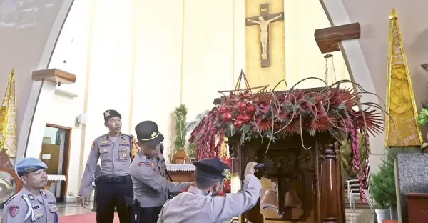 Satu Gereja Dijaga Tiga Polisi, Natal di Malang Dikawal Ketat TNI-Polri hingga Pramuka