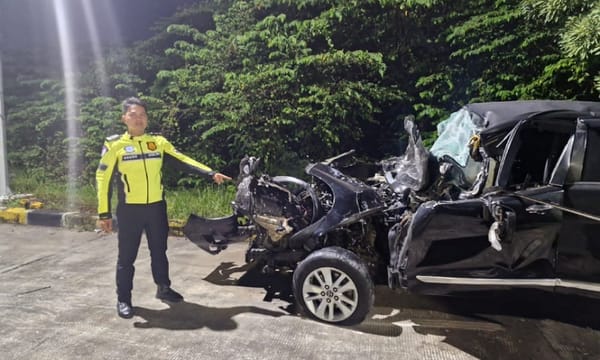 Mobil Tabrak Truk di Tol Tegal, Pejabat Kementerian UMKM Meninggal Dunia