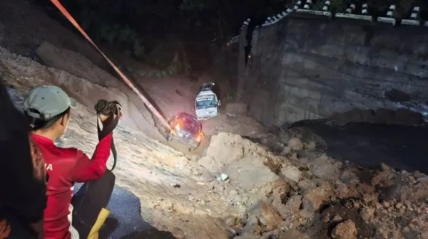 Longsor Terjang 4 Desa di Kudus, Jalan Putus hingga Mobil Terperosok