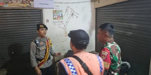 Dikira Tertidur, Pria Ditemukan Tewas di Depan Kios Pasar Raya Salatiga