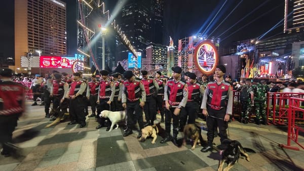 K-9 Baharkam Polri Diterjunkan Amankan Malam Pergantian Tahun di Bundaran HI