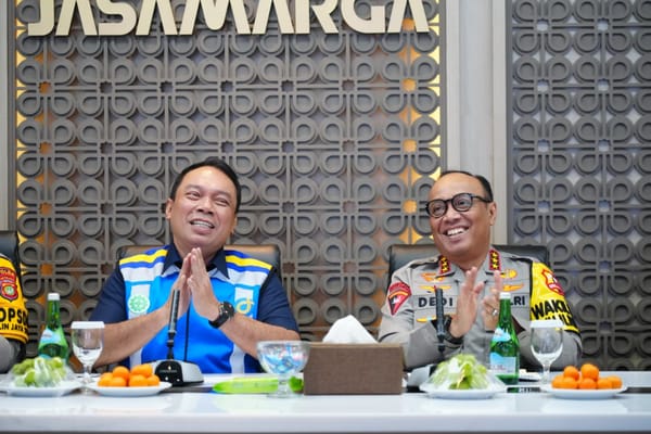 Pastikan Arus Balik Lancar, Wakapolri Tinjau Command Center Tol Jatiasih