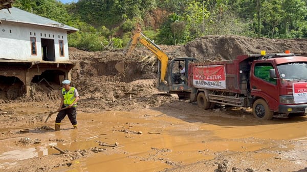 Polri Maksimalkan Bantuan dengan Kerahkan Alat Berat, Percepat Pemulihan Bencana di Sumatra