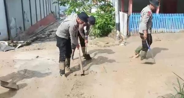 Hujan Lebat Picu Longsor di Agam, Polsek Tanjung Raya Siaga di Lokasi Bencana