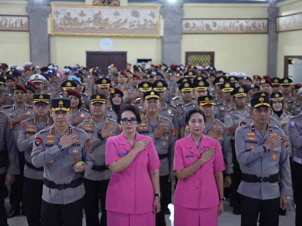 Kapolda Bali Pimpin Upacara Kenaikan Pangkat 1.258 Personel
