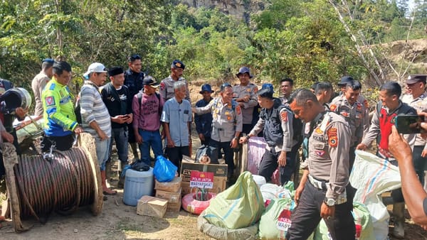 Gotong Royong Polres Bireuen Pulihkan Sekolah Terdampak Banjir, KBM di Peusangan Segera Normal