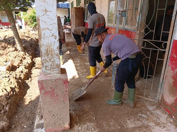 Pasbrimob 1 BKO Polres Tapteng Laksanakan Aksi Kemanusiaan Pascabencana