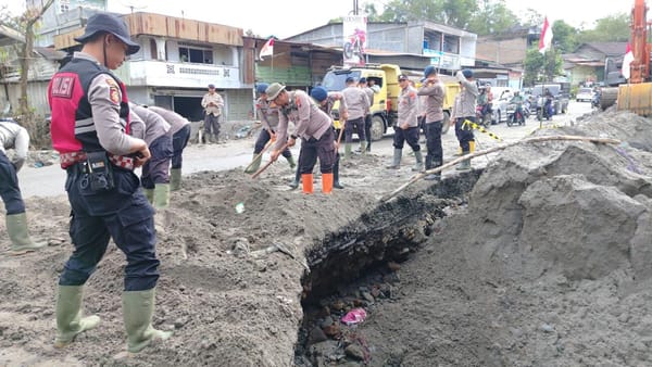 Gerak Cepat Polres Bener Meriah, Jalan Lintas Bireuen–Takengon Kembali Aman Pascabencana