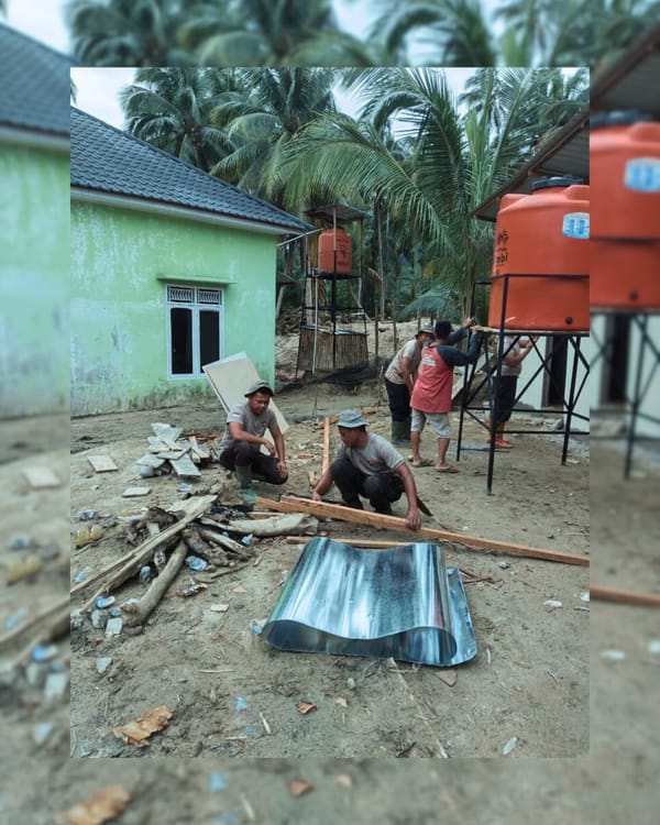 Gotong Royong Brimob–Warga, Fasilitas MCK Dibangun untuk Pulihkan Kehidupan Pascabanjir di Tolang Julu