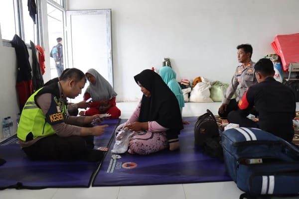 Sentuhan Kemanusiaan Polri, Layanan Kesehatan Pusdokkes Jangkau Warga Hingga Pelosok Aceh Terdampak Bencana