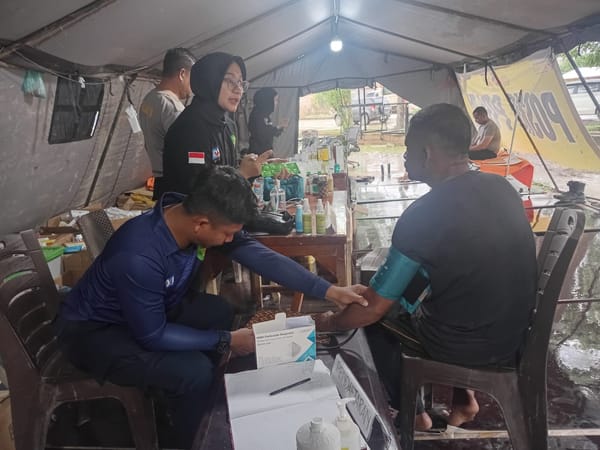 Polri Perkuat Aksi Kemanusiaan Pascabencana: Layanan Kesehatan Menjangkau Pelosok Aceh, Brimob Bangun Sanitasi Warga Tapanuli Selatan