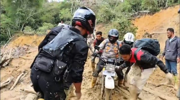 Kapolres Aceh Tengah Terobos Medan Ekstrem, Kembali Salurkan Bantuan ke Kampung Terisolir di Kecamatan Bintang