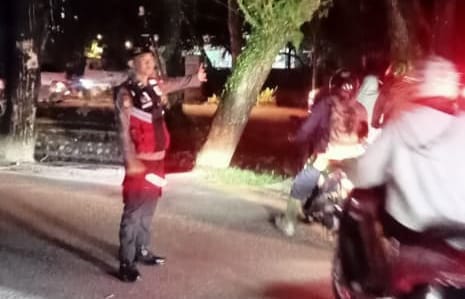 Tanpa Korban Jiwa, Truk Molen Terguling dan Ganggu Lalu Lintas di Pontianak