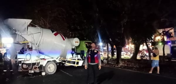Kecelakaan Tunggal Truk Molen di Pontianak, Arus Lalin Sempat Tersendat