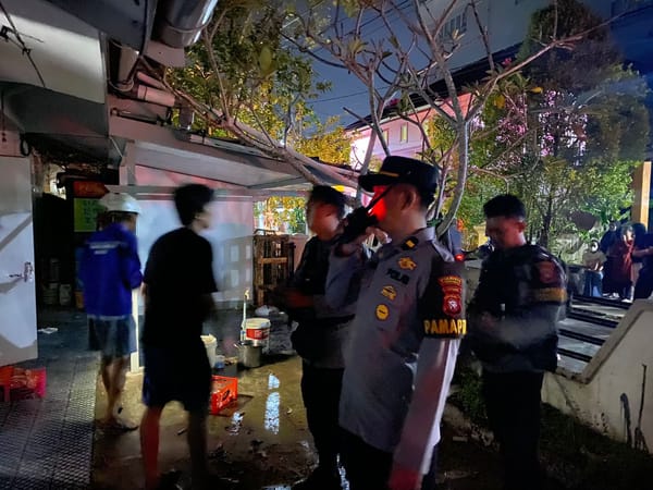 Api Melalap Kedai Nasi di Pontianak, Polisi dan Tim Enggang Bergerak Cepat Amankan Lokasi