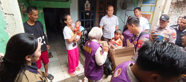 Pascabanjir Cilincing, Tim Trauma Healing Polri Bersama Mahasiswa UI Turun ke Warga