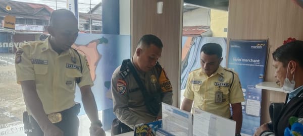 Sambangi Satpam, Bhabinkamtibmas Polsek Pontianak Kota Sampaikan Pesan Kamtibmas