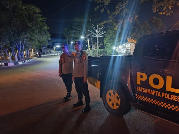 Siang-Malam Polisi Patroli di Pontianak Selatan, Pesan Kamtibmas Disampaikan ke Warga