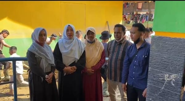 Polres Pidie Jaya Gotong Royong Bersihkan MIN 1, Pendidikan Bangkit Pascabanjir