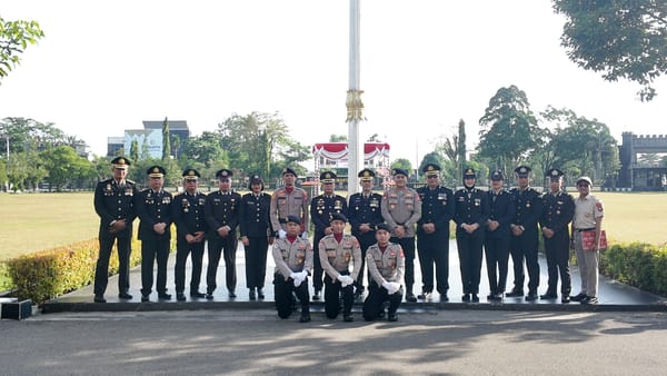 Hari Kesadaran Nasional Jadi Momentum Kapolda Kalteng Beri Satya Lencana Pengabdian kepada 852 Personel