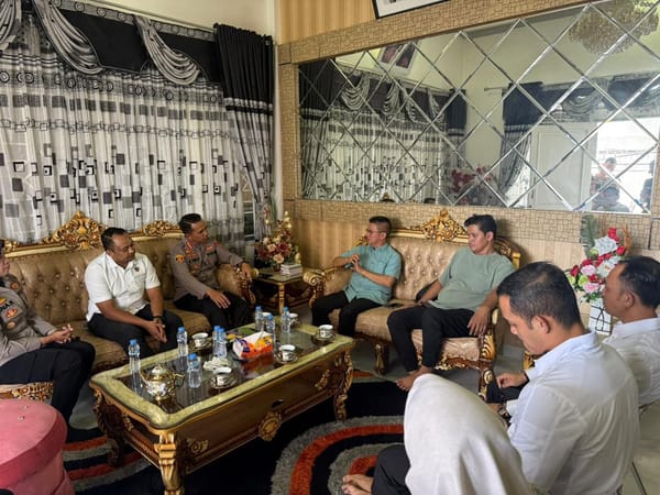 Kapolresta Pontianak Kunjungi Ketua MABT, Polisi dan Tokoh Adat Jaga Kebhinekaan