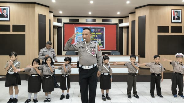 Belajar Rambu dan Keselamatan, Murid TK Sambangi Satlantas Polresta Pontianak