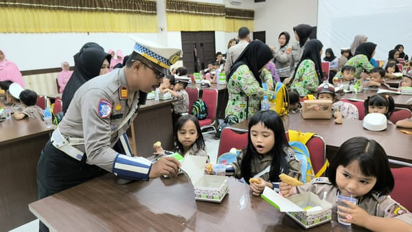 Edukasi Lalu Lintas Sejak Dini, Satlantas Polresta Pontianak Sambut Murid TK