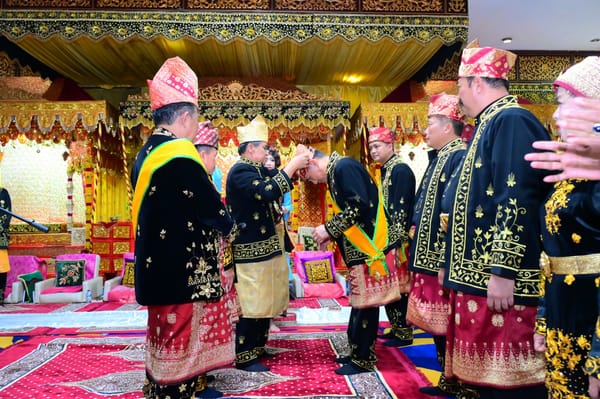 Kapolda Jambi Dianugerahi Gelar Adipati Utamo Siginjai Sakti, Wujud Apresiasi Adat Melayu atas Dedikasi Jaga Kamtibmas