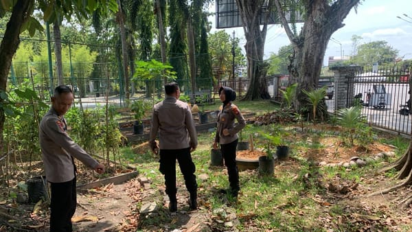 Polisi Manfaatkan Pekarangan, Polsek Dwikora Pontianak Siapkan Lahan Pangan