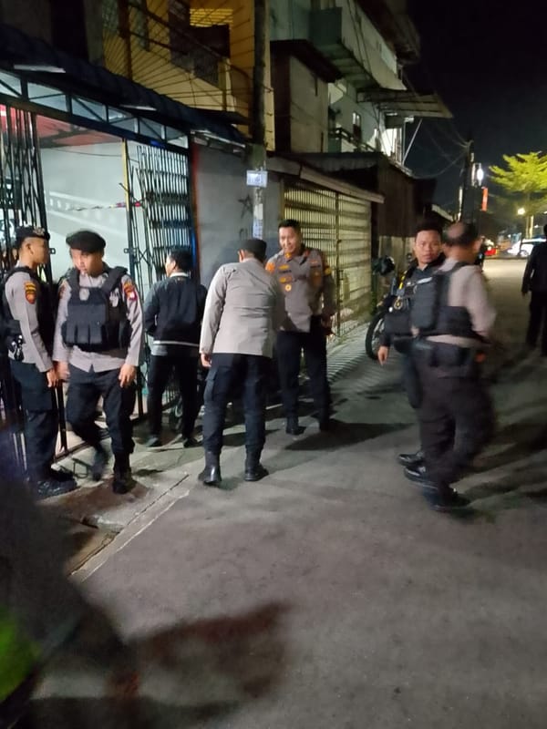 Pendekatan Humanis Polisi Redam Keributan Warga di Pontianak Selatan